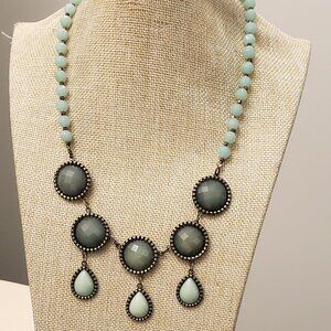 Green, gold tone beaded circle teardrop dangle fashion necklace